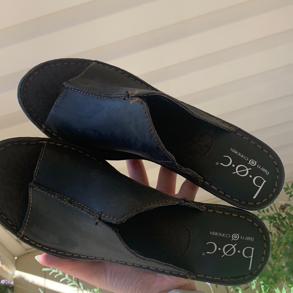 BORN SZ 8 SANDALS
